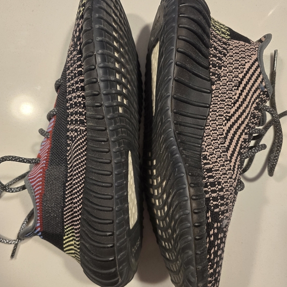 Yeezy Boost 350 V2 Yecheil - Picture 3 of 4